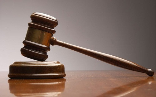 Toà án Nhân dân Tối cao đề nghị, người bị kiện là cơ quan, tổ chức thì người đứng đầu cơ quan, tổ chức đó phải có mặt tại phiên toà. 