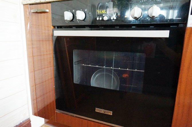 Hauzen là một công ty con của Samsung, đồ của Hauzen xuất hiện ở khắp nơi, như chiếc lò này chẳng hạn