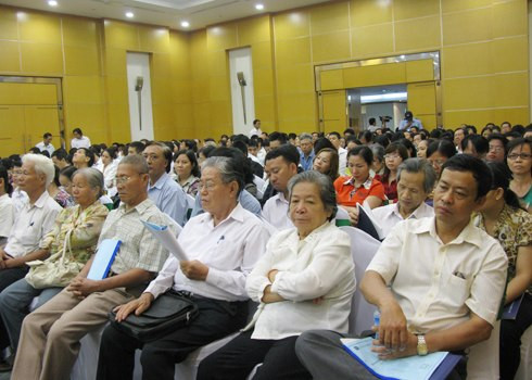 Khó mạnh tay chia cổ tức