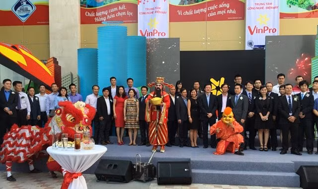 Trung tâm công nghệ-điện máy VinPro khai trương sáng 21-3-2015 tại trung tâm thương mại Vincom Thủ Đức Ảnh