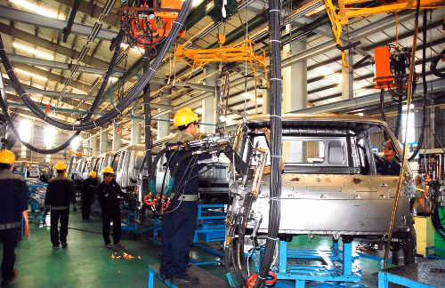 Ôtô made in Việt Nam: Ai làm, làm với ai? ảnh 1