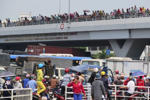 Đến 10 giờ 40 ngày 30.3, sự việc vẫn chưa được giải quyết