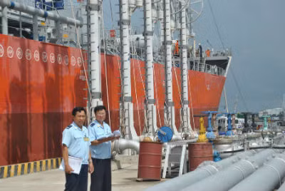 Nhập khẩu dầu từ Singapore tăng vọt sau giảm thuế