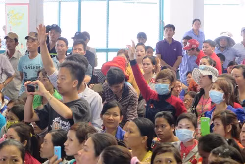 Các công nhân tại buổi gặp gỡ