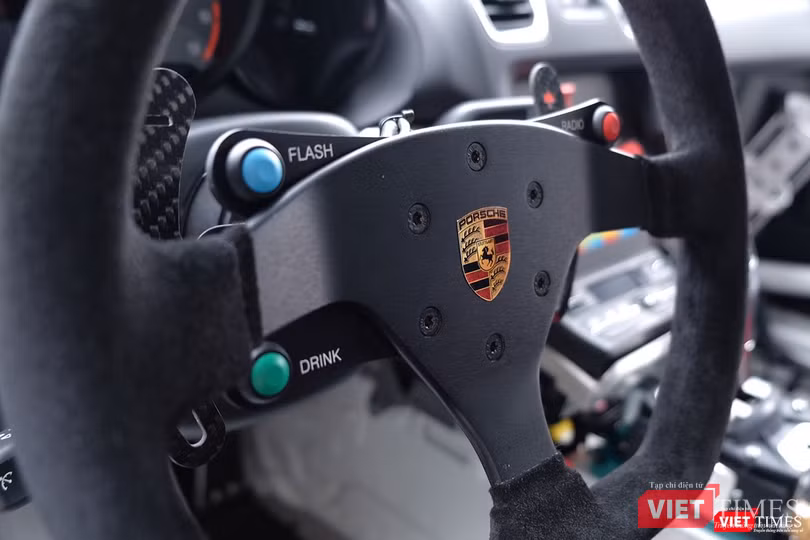 "Mòn mắt" với Porsche Cayman GT4 Clubsport bất ngờ xuất hiện tại Việt Nam ảnh 12