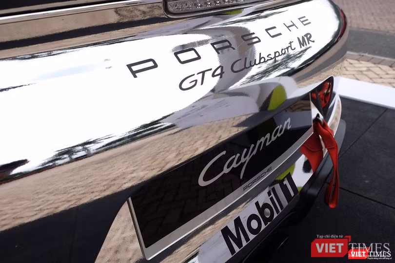 "Mòn mắt" với Porsche Cayman GT4 Clubsport bất ngờ xuất hiện tại Việt Nam ảnh 8