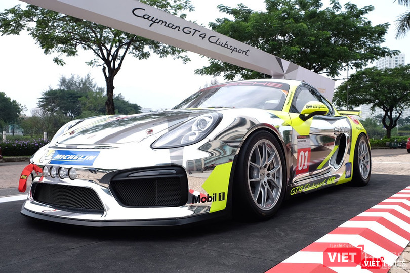 "Mòn mắt" với Porsche Cayman GT4 Clubsport bất ngờ xuất hiện tại Việt Nam ảnh 1