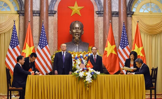  Tổng thống Mỹ Donald Trump và Chủ tịch nước Trần Đại Quang chứng kiến ký kết giữa các doanh nghiệp Việt Nam - Mỹ