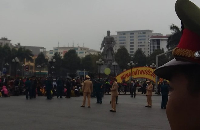 Lực lượng an ninh được tăng cường nhằm đảm bảo an ninh trật tự và giao thông. Ảnh: Xuân Hùng Lực lượng an ninh được tăng cường nhằm đảm bảo an ninh trật tự và giao thông. Ảnh: Xuân Hùng