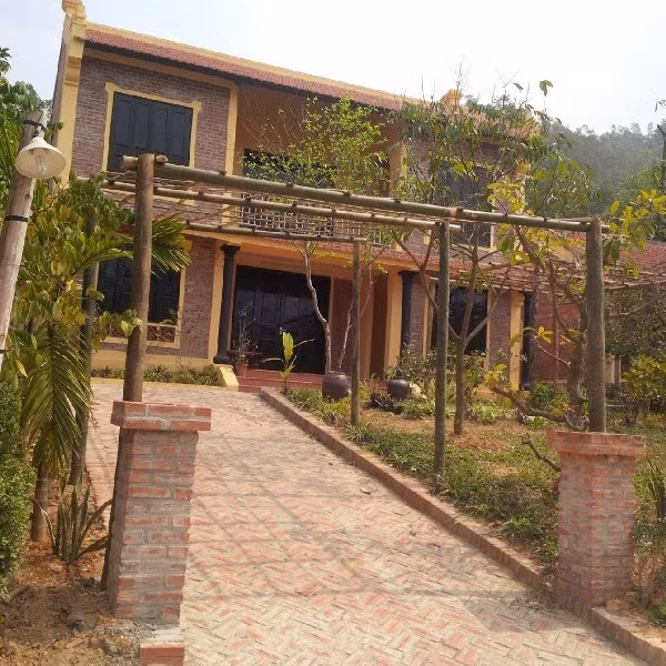 Khu nghỉ dưỡng Điền Viên Thôn xây dựng trên đất khai hoang tại xã Yên Bài – cách dự án Le Mont Bavi Resort & Spa chưa đầy 10km.