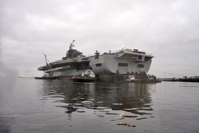 Tàu sân bay "Vikramaditya" (trước đây là "Đô đốc Gorshkov") là một phần của Liên Xô và sau đó là hạm đội Nga . Sau đó bán lại cho Ấn Độ, vào ngày 14 tháng 6 năm 2014 và trở thành một thành viên của Hải quân Ấn Độ Tàu sân bay "Vikramaditya" (trước đây là "Đô đốc Gorshkov") là một phần của Liên Xô và sau đó là hạm đội Nga . Sau đó bán lại cho Ấn Độ, vào ngày 14 tháng 6 năm 2014 và trở thành một thành viên của Hải quân Ấn Độ