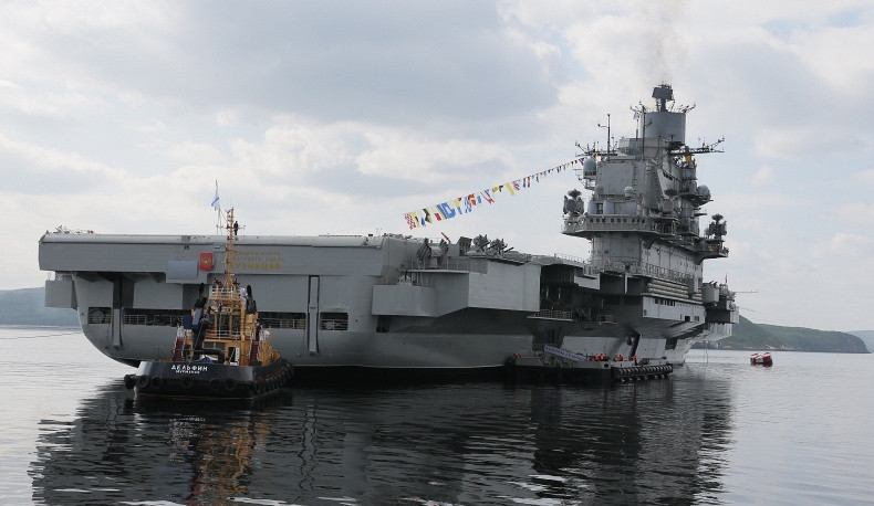 Hiện nay, "Đô đốc Kuznetsov" là con tàu lớn nhất của Hải quân Nga , có khả năng chở máy bay cất cánh và hạ cánh theo chiều ngang Hiện nay, "Đô đốc Kuznetsov" là con tàu lớn nhất của Hải quân Nga , có khả năng chở máy bay cất cánh và hạ cánh theo chiều ngang