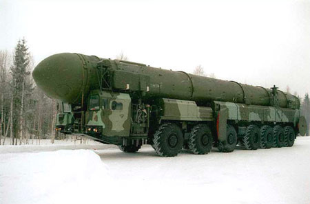 Topol-M: ICBM cơ động nhất. Quốc gia sản xuất: Nga, phóng lần đầu năm 1994. Tên lửa này có trọng lượng phóng 46,5 tấn, được cho là nền tảng lực lượng hạt nhân Nga