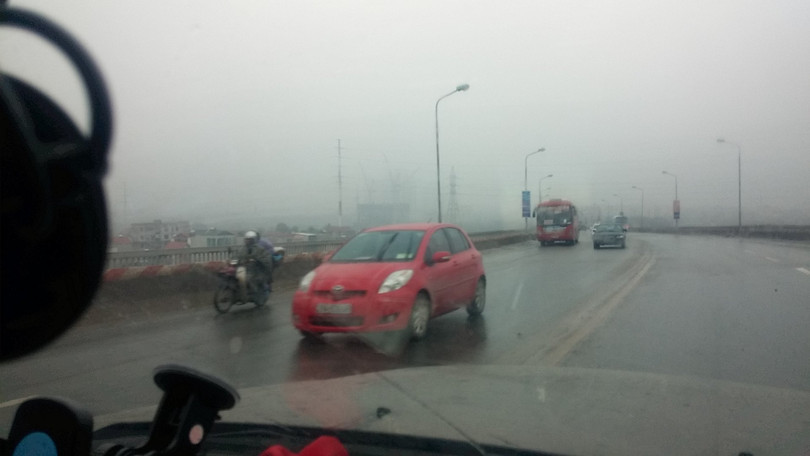 Xe bất chấp biển cấm vẫn đi lên đường cao tốc