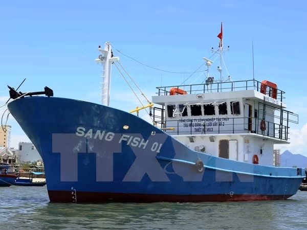 Tàu cá lưới vây vỏ thép Sang Fish 01 được bàn giao cho ngư dân tỉnh Đà Nẵng. (Ảnh: Trần Lê Lâm/TTXVN)