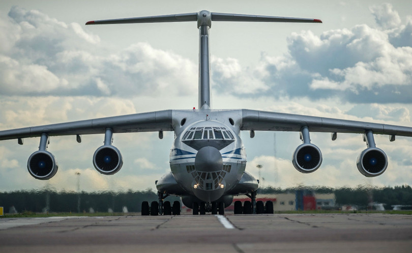 Il-76:Được đưa vào phục vụ vào năm 1976, Il-76 đã có một công suất nâng ban đầu là 40 tấn, sau đó tăng tới 60 tấn, và nó đã dần dần thay thế vai trò của An-22