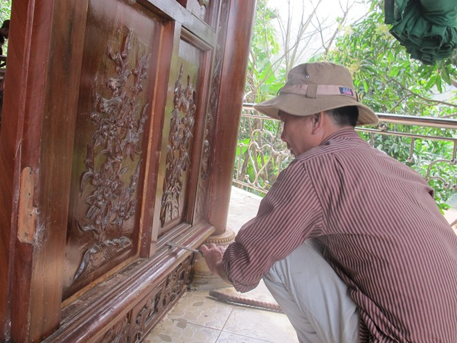 Căn nhà Bát Giác này có nhiều chi tiết phức tạp nên sẽ mất vài ngày mới tháo dỡ hoàn tất. Ảnh: H.L