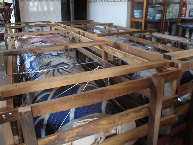 Nhiều đồ vật trong biệt phủ đều đã đóng thùng, chuẩn bị vận chuyển đi nơi khác. Ảnh: H.L