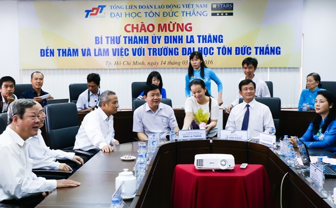 Ông Đinh La Thăng làm việc với ĐH Tôn Đức Thắng. Ảnh:Hải An