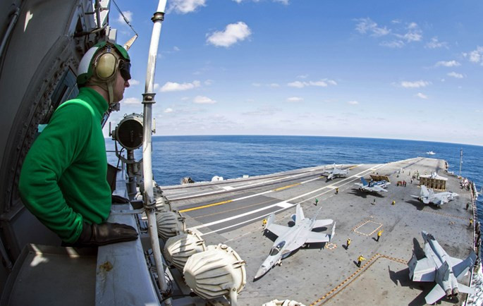 Video Chiếc bàn cầu cơ trên tàu sân bay Mỹ ảnh 2