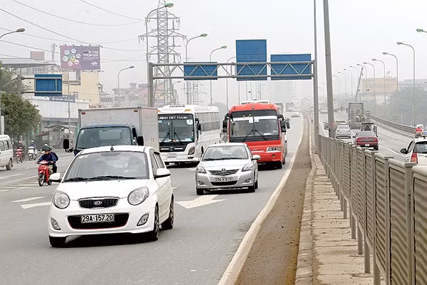 Đường Vành đai 3 trên cao Mai Dịch - Thăng Long là một trong các dự án giao thông sử dụng vốn ODA được triển khai trong thời gian tới (Trong ảnh: Điểm cuối đường Vành đai 3 đoạn Mai Dịch - Bắc hồ Linh Đàm) - Ảnh: Tạ Tôn
