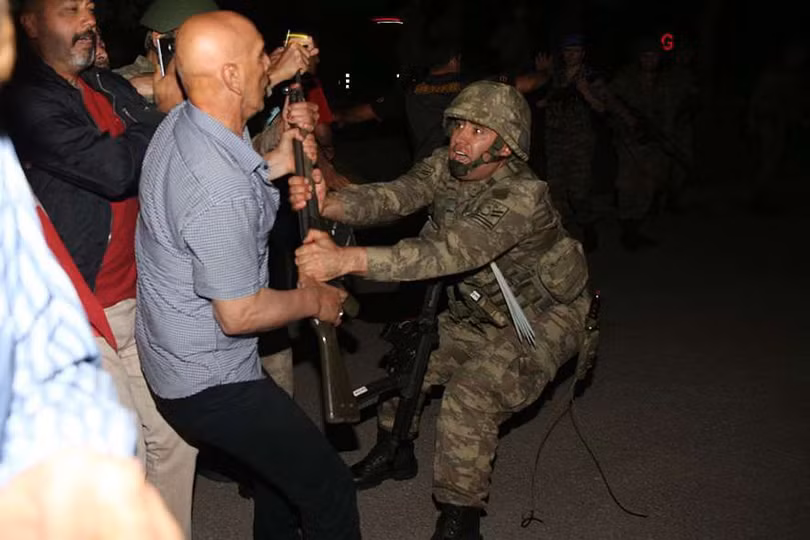 Thổ Nhĩ Kỳ sắp thả tự do cho 38 ngàn tù nhân. (Ảnh minh họa: Đảo chính ở Ankara tháng 7/2016).