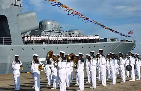 Tàu hải quân Nga ghé Trạm Giang ngày 12-9. Ảnh: THX