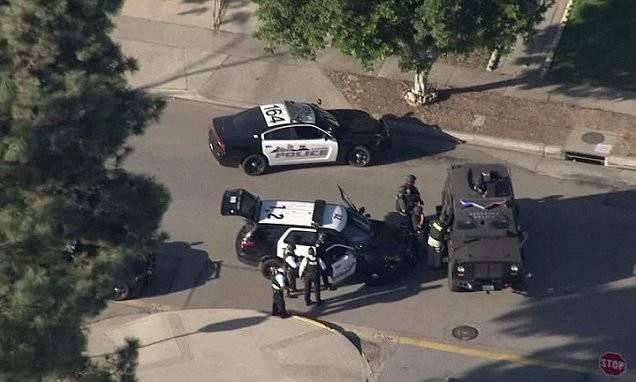 Hiện trường vụ nổ súng ở California