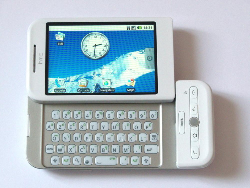 HTC Dream / T-Mobile G1 (Ảnh: Android Authority)