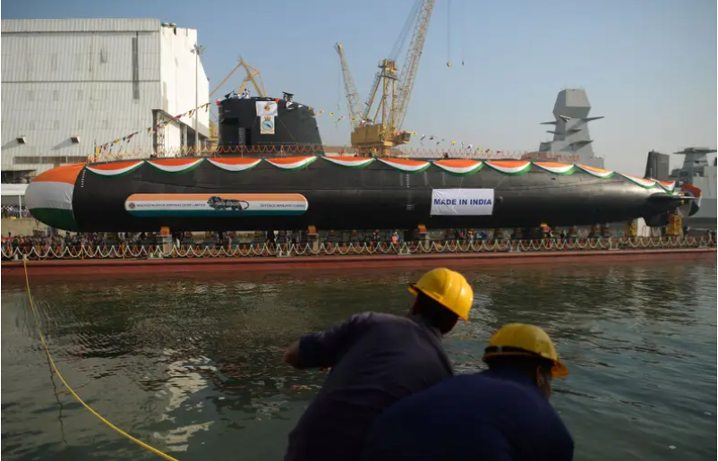 Tàu ngầm lớp Scorpene thứ ba của Hải quân Ấn Độ, Karanj, khi ra mắt ở Mumbai, ngày 31/1/2018 (Ảnh: Business Insider) Tàu ngầm lớp Scorpene thứ ba của Hải quân Ấn Độ, Karanj, khi ra mắt ở Mumbai, ngày 31/1/2018 (Ảnh: Business Insider)