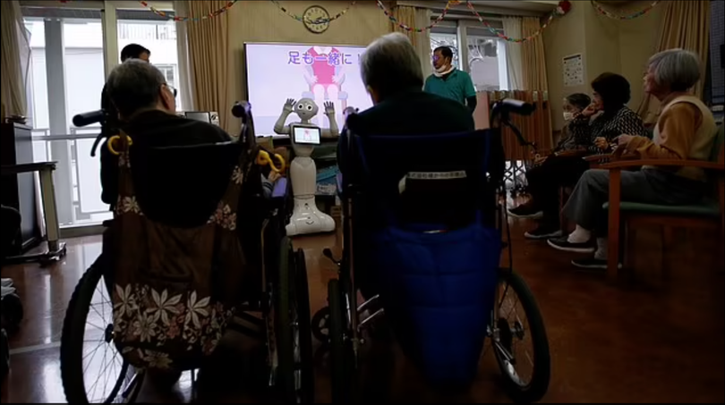 SoftBank Robotics cho biết các robot đã được lập trình để nhận ra nhu cầu của người già tại các viện dưỡng lão (Ảnh: Daily Mail) SoftBank Robotics cho biết các robot đã được lập trình để nhận ra nhu cầu của người già tại các viện dưỡng lão (Ảnh: Daily Mail)