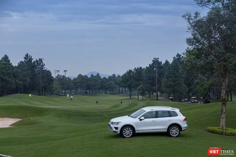 Volkswagen tặng 2 xe cho golfer trúng giải Hole In One tại Việt Nam ảnh 1