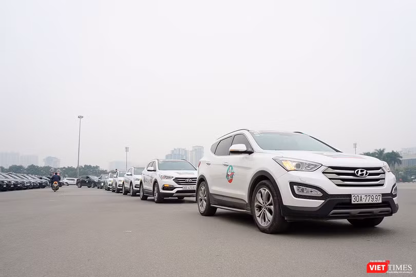 Dàn xe Hyundai SantaFe hùng hậu chào đón sinh nhật CLB tròn 4 tuổi ảnh 1