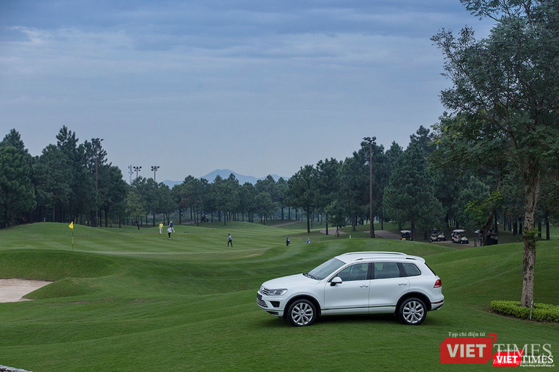 Volkswagen tặng 2 xe cho golfer trúng giải Hole In One tại Việt Nam ảnh 1