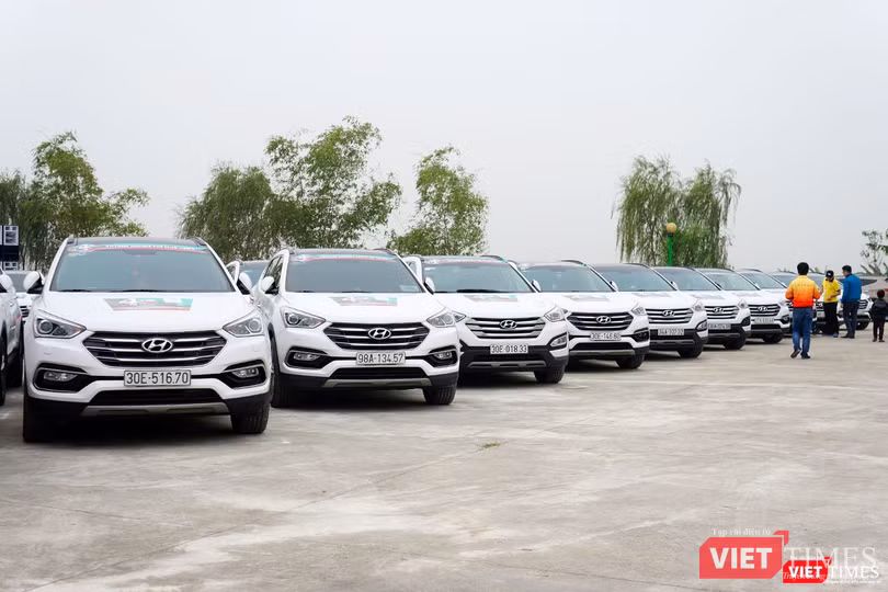 Dàn xe Hyundai SantaFe hùng hậu chào đón sinh nhật CLB tròn 4 tuổi ảnh 4