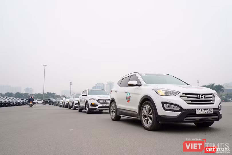 Dàn xe Hyundai SantaFe hùng hậu chào đón sinh nhật CLB tròn 4 tuổi ảnh 1