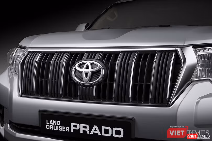 Đấu với Ford Explorer, Toyota LandCruiser Prado 2017 chốt giá 2,262 tỷ đồng ảnh 1