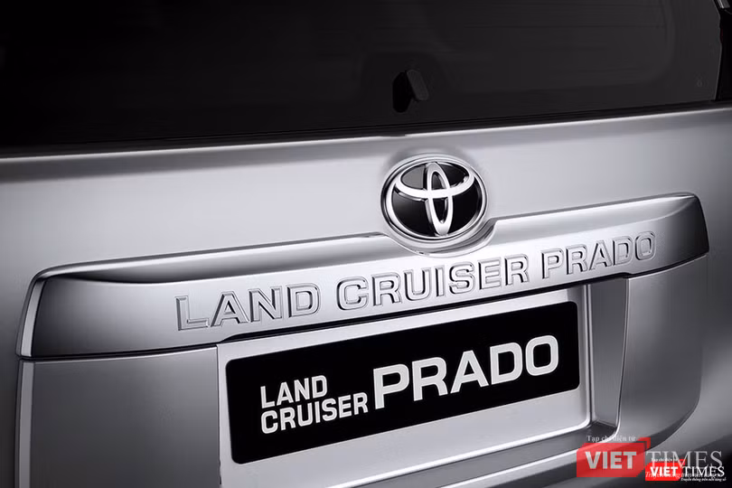 Đấu với Ford Explorer, Toyota LandCruiser Prado 2017 chốt giá 2,262 tỷ đồng ảnh 2