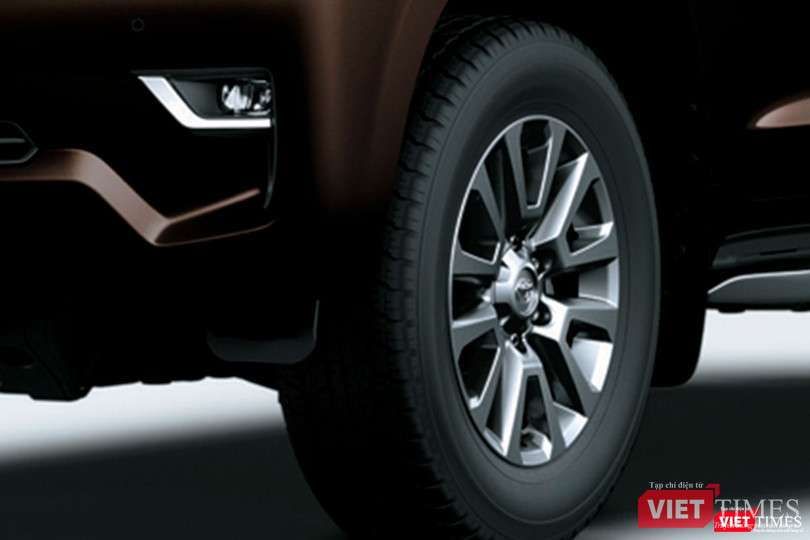 Đấu với Ford Explorer, Toyota LandCruiser Prado 2017 chốt giá 2,262 tỷ đồng ảnh 6