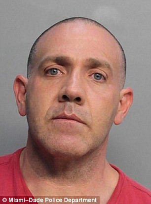 Luis Hernandez-Gonzalez, 44 tuổi