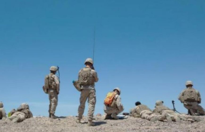 Binh sĩ Thủy quân lục chiến Mỹ phối hợp với chi viện đường không trong một cuộc diễn tập.