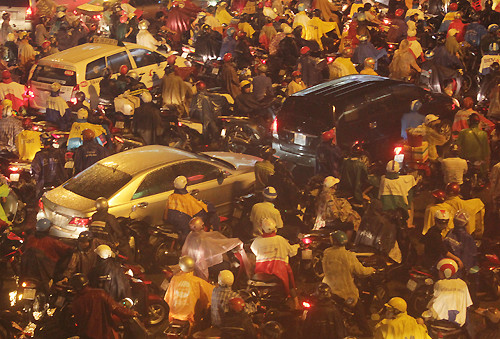 Ngã tư Cộng Hòa - Trường Chinh (Tân Bình) không còn một chỗ trống.