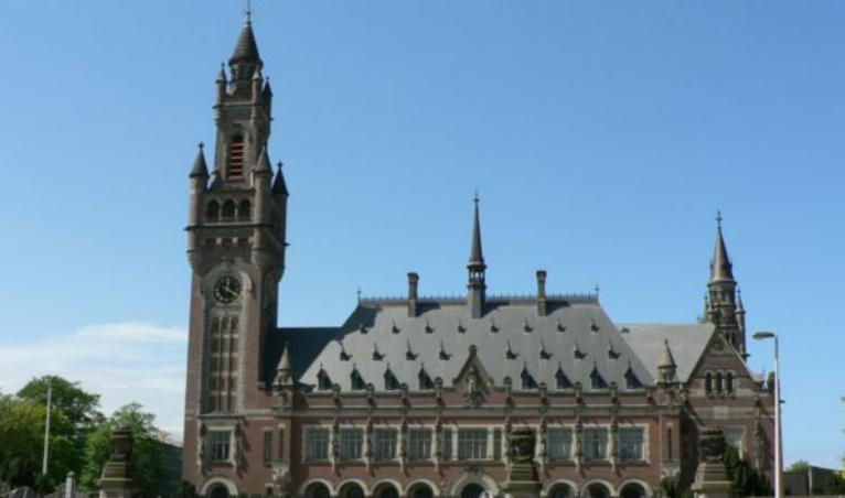 Nhà nghiên cứu Lê Hồng Hiệp cho rằng, Việt Nam có thể làm theo Philippines, kiện lên PCA. Ảnh: BBC.