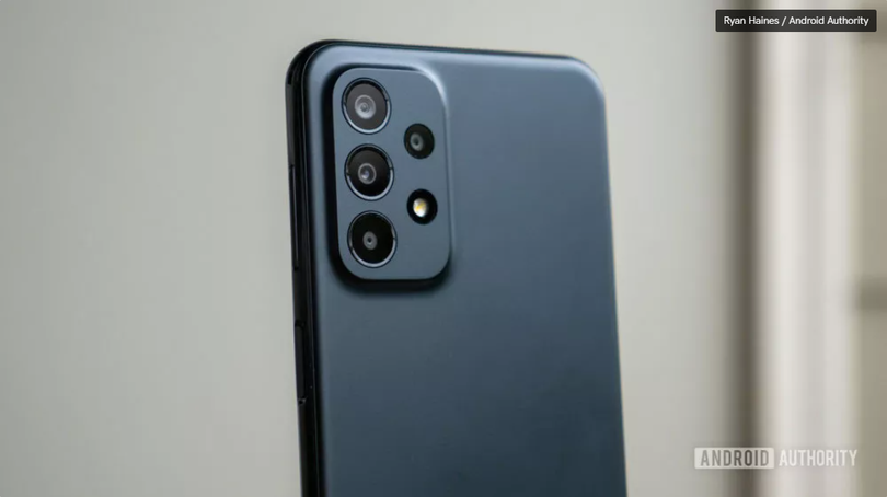 Samsung Galaxy A23 5G được trang bị cụm 4 camera phía sau (Ảnh: Android Authority)