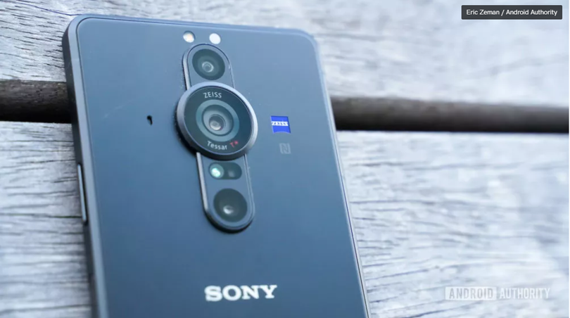 Camera trên điện thoại thông minh có thể vượt qua máy ảnh DSLR? (Ảnh: Android Authority)