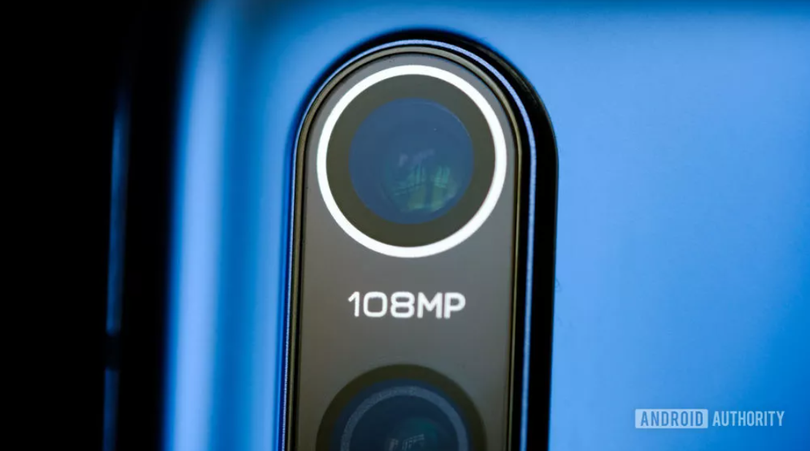 Ngày nay, không khó để bắt gặp một chiếc smartphone được trang bị camera 108MP (Ảnh Android Authority)