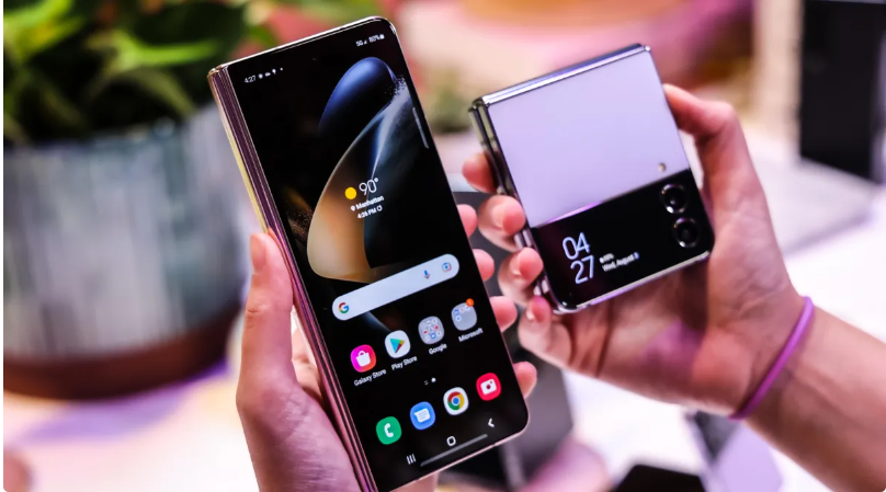 Samsung Galaxy Z Fold 4 và Z Flip 4 (Ảnh: Cnet)
