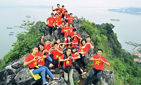 Quảng Ninh ban hành quy tắc ứng xử du lịch: “Nụ cười Hạ Long”