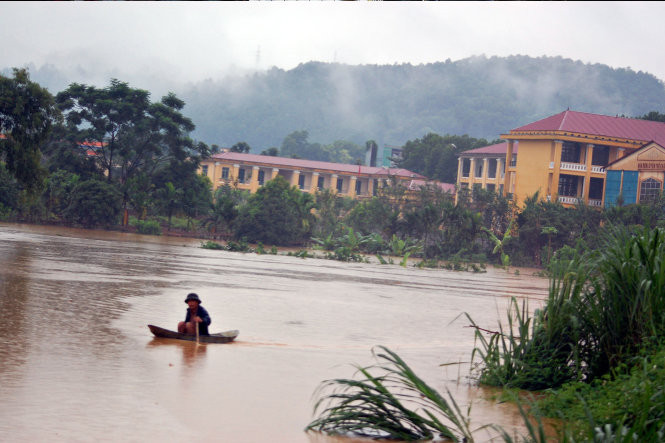 Suối Ngòi Đum thuộc phường Bắc Cường (TP Lào Cai) ngập mênh mông nước - Ảnh: Phạm Ngọc Triển