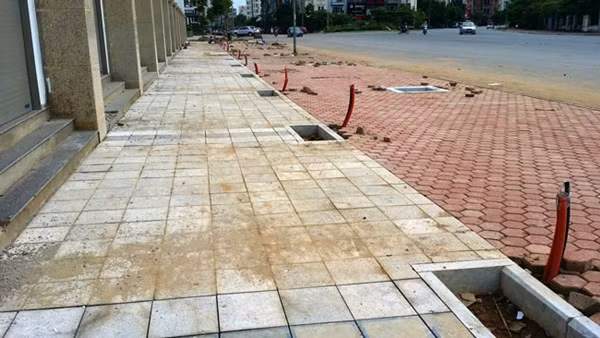 Trước mỗi căn, hạ tầng điện nước đã sẵn sàng,chỉ chờ đấu nối vào các "'căn hộ"